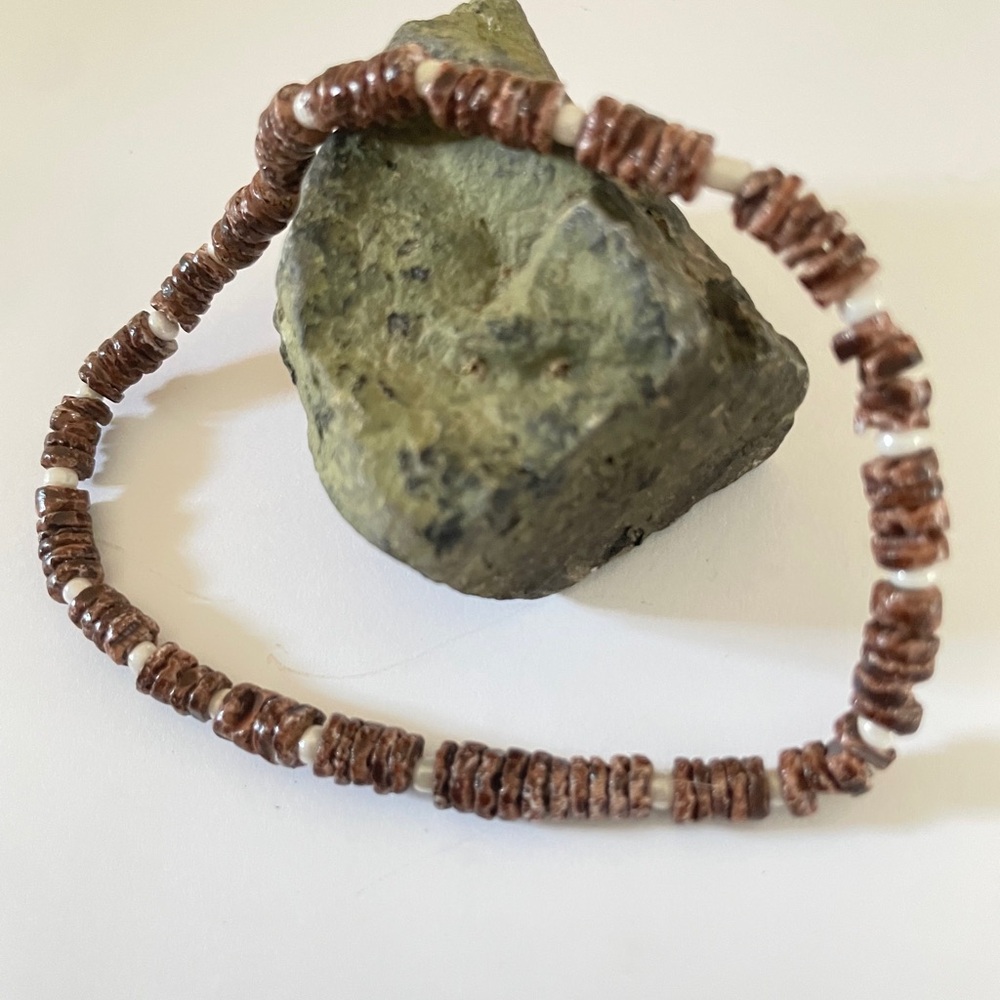 Brown Shell and White beads Stretchy Bracelet